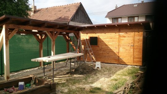 Zhotovení zahradního domku a dřevníku
